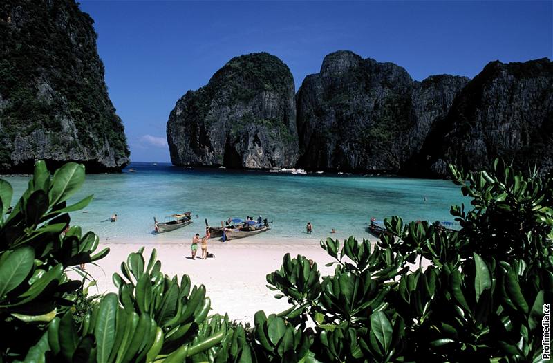 Thajsko, ostrov Phi Phi Leh. Právě tady se točil kultovní film Pláž s Leonardem DiCapriem.