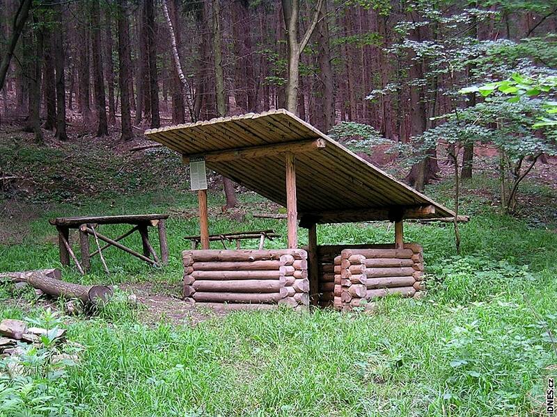 Korytňanská "smraďačka" je ukrytá daleko v lesích nad vesnicí