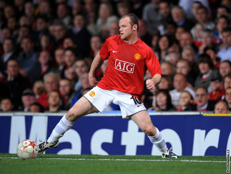 Wayne Rooney v dresu Manchesteru United s logem AIG