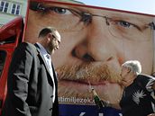 Vlastimil Je�ek pok�til knihobus, který vyu�ije b�hem své kampan� do Senátu za KDU-�SL