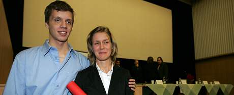 Martina Krämerová s chlapcem, kterému zachránila ivot
