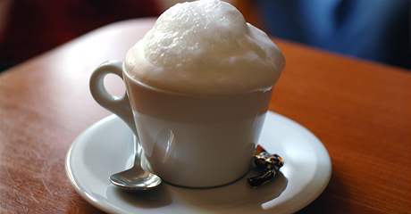 Cappuccino v Cafe 99