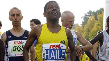 Haile Gebrselassie pi svém berlínském rekordu.