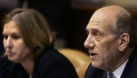 Olmert se nedávno osopil na ministra, který volal bhem projednávání tajných informací.