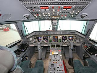 Osobn tryske: Embraer Legacy 135BJ kokpit