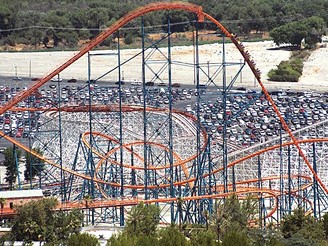 Horsk drha Goliath v zbavnm parku Six Flags Magic Mountain v Kalifornii, USA