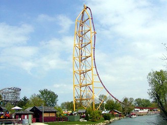 Horská dráha Top Thrill Dragster v zábavním parku Cedar Point Park ve městě Sandusky v Ohio, USA