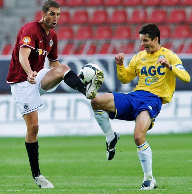 Na podzim 2008 hrál Libor Doek za Spartu proti Teplicím, te na jae nastoupí v teplickém dresu proti Spart...