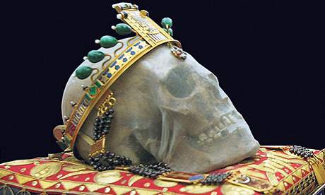 Lebka sv. Vclava se svatovclavskou korunou