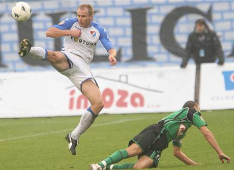 Fotbalisty Baníku Ostrava eká pondlní lágr proti praské Spart.