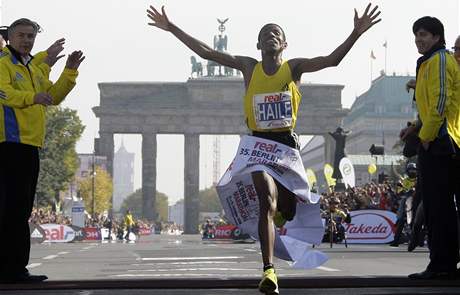 Jsem stran astný, jásal Haile Gebrselassie.