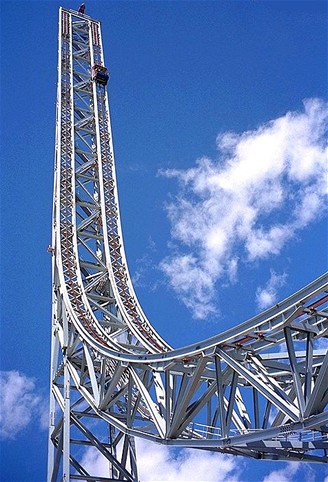 Horská dráha Superman - The Escape v zábavním parku Six Flags Magic Mountain v Kalifornii v USA