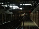 V nkterých místech je metro vedeno pouze po jedné koleji