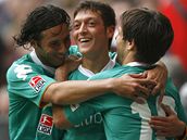 Werder Brémy: radost z gólu; zleva: Pizzaro, Özil a Diego