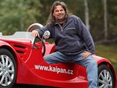 Majitel automobilky Kaipan se sídlem ve Smrovce Michal Hradský sám se svými auty jezdí.