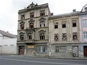 Domy v Peka�ské ulici v Ne�t�micích pat�í m�stu a je na n� uvalena exekuce z doby n�kdej�ího prodeje