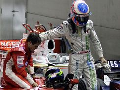 Velk cena Singapuru: zklaman Massa (vlevo) a Barrichello