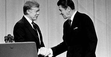 Carter a Reagan. Carter neml proti herci Reaganovi nadji. 