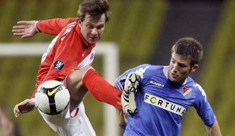 Spartak Moskva - Ostrava: Ivan Sajenko (vlevo) a Tom� Marek