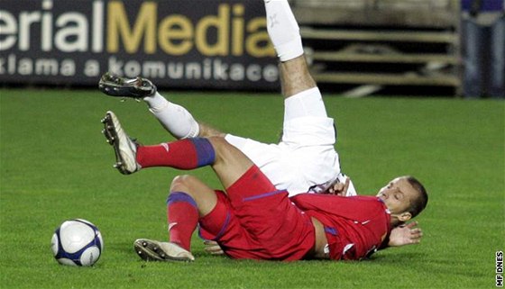 Fotbalisté Brna se v Poháru MFS ocitli na lopatkách. Na snímku na zemi Martin Kuncl.