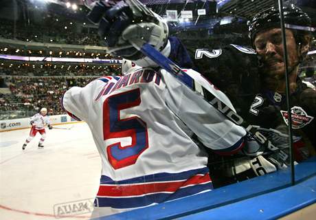 Daniel Girardi a Ryan Malone.