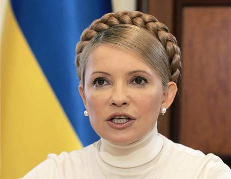 Ukrajinská premiérka Julija Tymoenková vyhovla Viktoru Juenkovi a podepsala prohláení ohledn Gruzie.