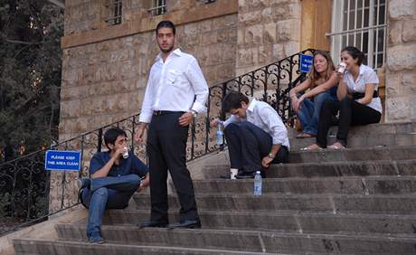 Studenti Americk univerzity v Bejrtu si uvaj chvle pohody ve zkoukovem obdob