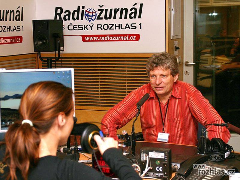 Primá Hradianu Jií Pavlica pijal pozvání do poadu Host Radiournálu, který moderuje Lucie Výborná.