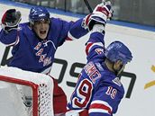 Rangers: Nikolaj �erd�v (vlevo) a Scott Gomez slaví gól