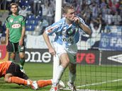 Mladoboleslavský útoník Lubo Pecka slaví gól