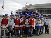 Nejmlad fanouci ped zpasem New York Rangers - Tampa Bay Lightning v Praze.