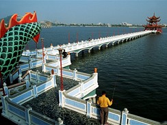 Tchaj-wan, Lotus Lake v Kaohsiungu