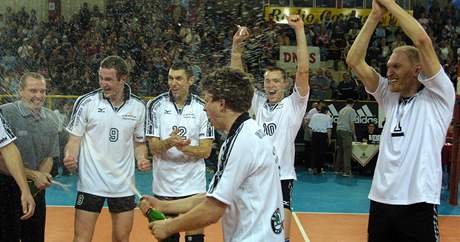 V roce 2004 se Odolena Voda louila ziskem titulu.