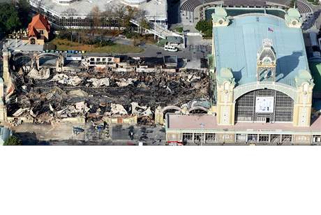 Levé kídlo Prmyslového paláce na Výstaviti zcela zniil poár (foto ze 17....