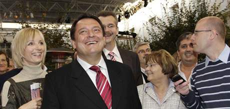 Reakce Jiího Paroubka na první prbné výsledky voleb. (18. íjna 2008)