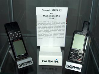 Garmin GPS 12 vs Magellan 315