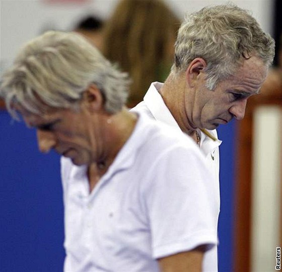 Björn Borg (vlevo), John McEnroe v Bostonu zejm dají opt vzpomenout na své legendární bitvy