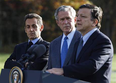 George Bush, Nicolas Sarkozy a José Manuel Barroso jednali v americkém Camp Davidu.