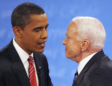 Barack Obama a John McCain. Jeden z tchto mu bude pítí tyi roky prezidentem Spojených stát.