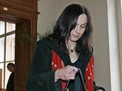 Helena Fahrnerová u brnnského soudu (16.10.2008)