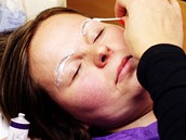 Permanentní make-up - nanesení anestetika