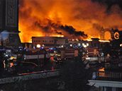 Pr�myslov� pal�c na V�stavi�ti zachv�tily plameny.