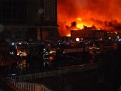 Pr�myslov� pal�c na V�stavi�ti zachv�tily plameny.