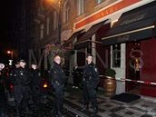 Policie ukonila vyetování vrady dvacet minut ped tvrtou hodinu ranní. Do té doby vchod baru hlídali stráníci.