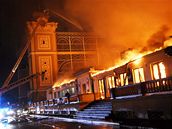 Hasi�i zasahuj� p�i po��ru Pr�myslov�ho pal�ce v Praze.