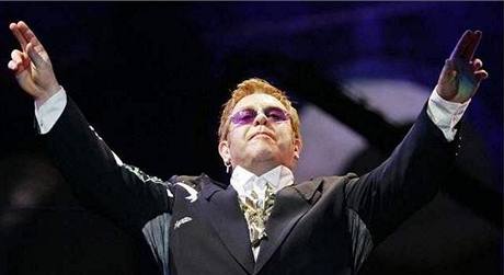 Elton John vystoupí 10. ervna 2010 v praské O2 aren.