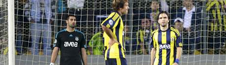 Fenerbahce Istanbul: branká Demirel, obránci Lugano a Gonul po gólu od Arsenalu
