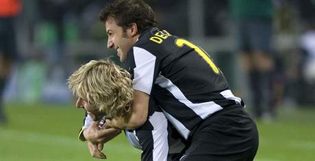 Hvzdy Juventusu Nedvd a Del Piero mly dvod k radosti.