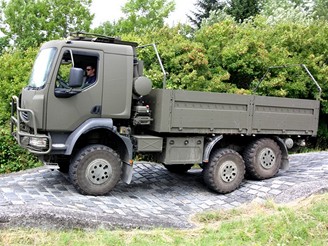 Tatra - T 810 na zkuљebnнm polygonu