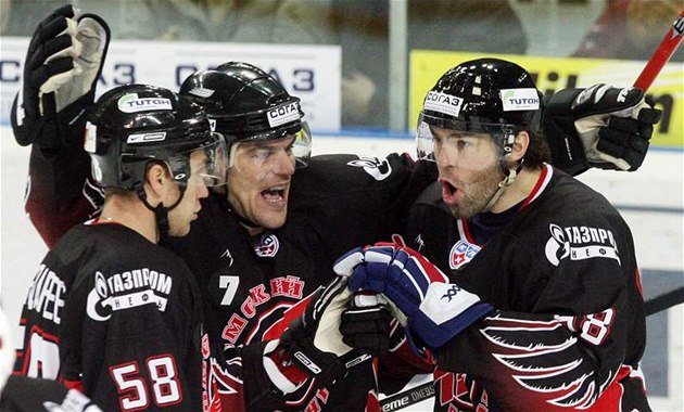 P�EKVAPÍ ZNOVU? Loni Omsk v KHL p�ekvapil v play-off n�kolik favorit�. Podle bookmaker� se mu to letos nepovede.